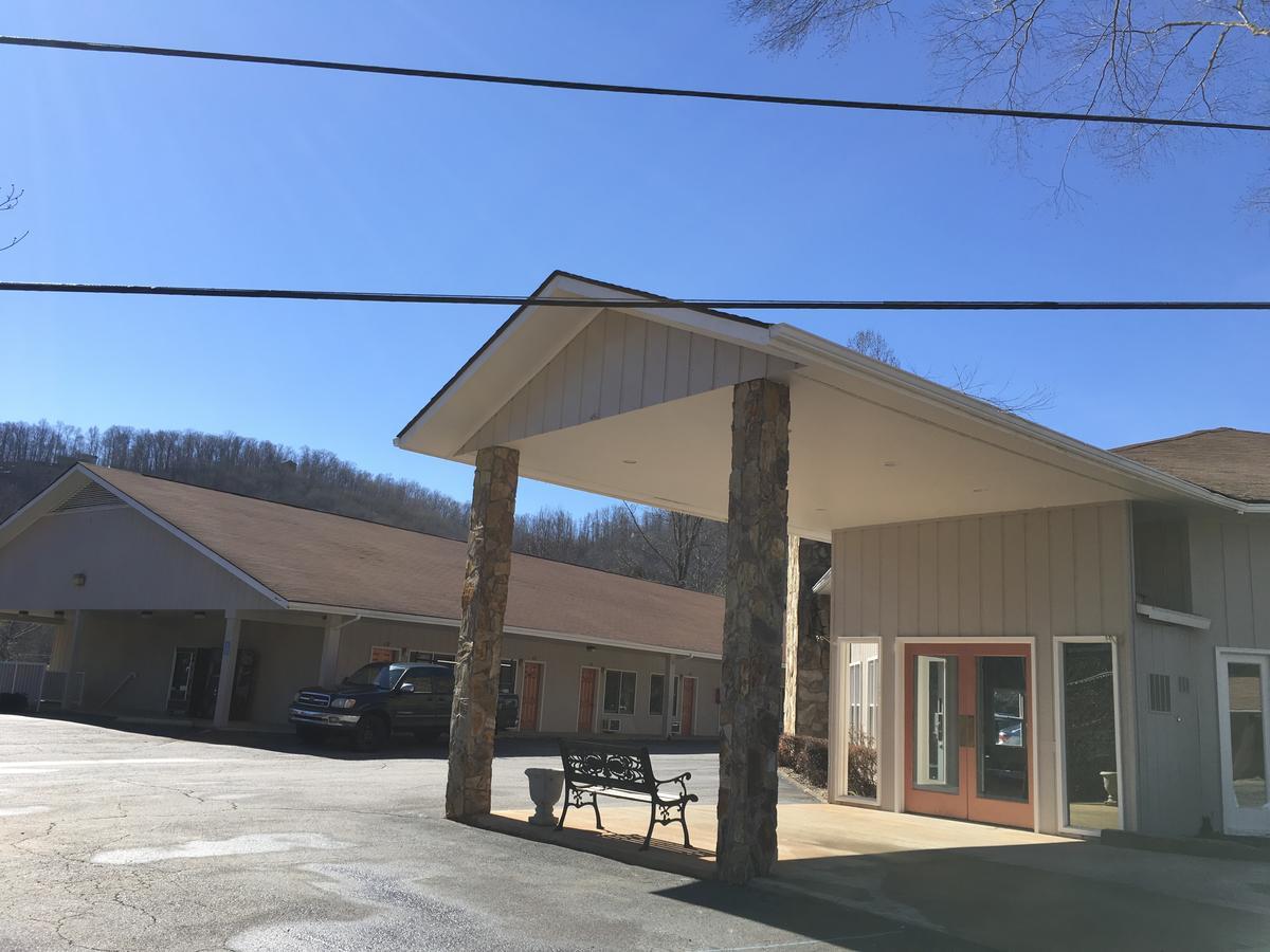 University Inn Cullowhee Exterior foto